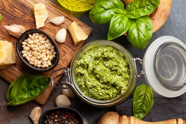 pesto pasta dish
