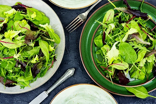 salad with spinach